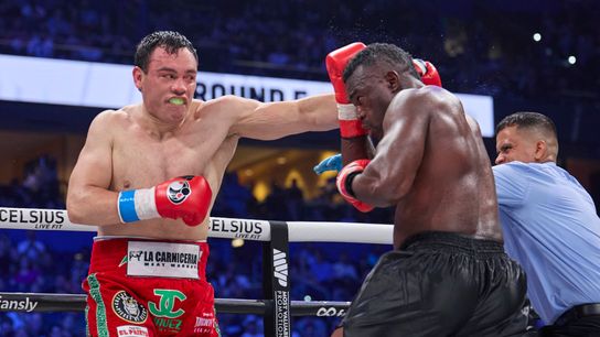 Julio Cesar Chavez Jr. (L), shown in a July 20 win over Uriah Hall, has done nothing to deserve any kind of title shot in boxing.
