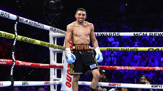 Teofimo Lopez won his fight, but didn't look great in the process.