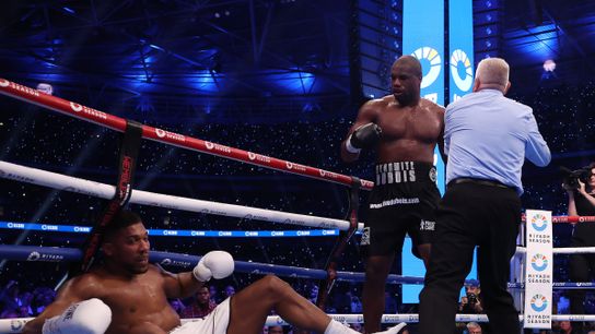 IBF heayvweight champ Daniel Dubois (R), after stopping Anthony Joshua, will defend his belt on Saturday against Joseph Parker.