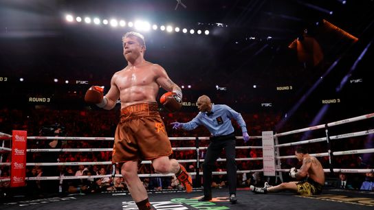 Canelo Alvarez scores yet another ho-hum decision over yet another vastly overmatched opponents (boxing)