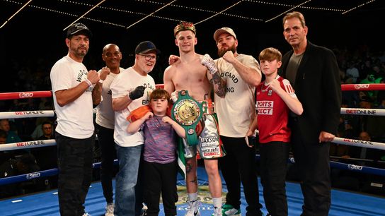 Callum Walsh poses with his team after his victory Sunday over Dean Sutherland.