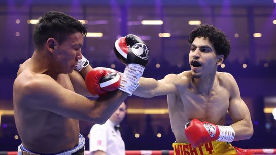 Engel Gomez (L) dropped a six-round decision to Mohammed Alakel on Saturday to drop to 0-43-2 in his last 45 bouts.