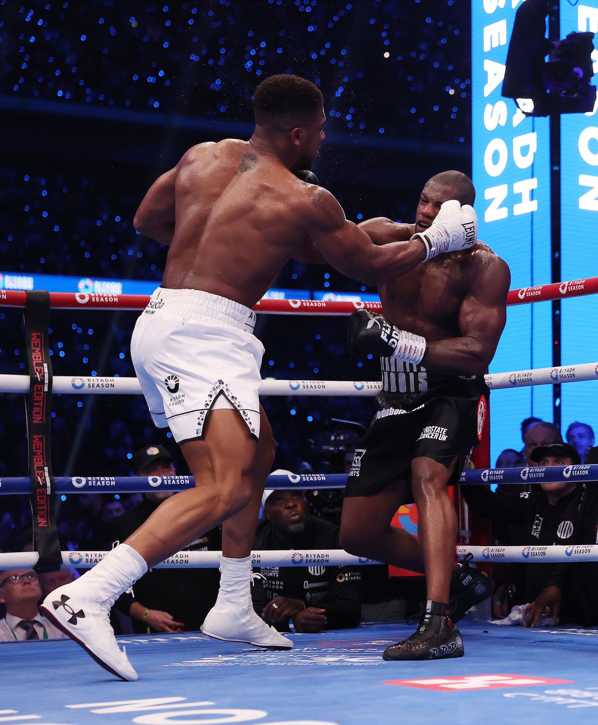Daniel Dubois (R) lands the right hand that ended Anthony Joshua's night. Daniel Dubois (R) lands the right hand that ended Anthony Joshua's night.