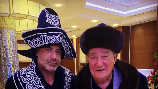 Boxing manager Billy Keane (L) filed a federal lawsuit against Top Rank, which was founded by Bob Arum.