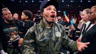 Referee's missed knockdown call allows Gervonta Davis to escape Lamont Roach with title still in tow (Boxing). Photo by Esther Lin/Premier Boxing Champions