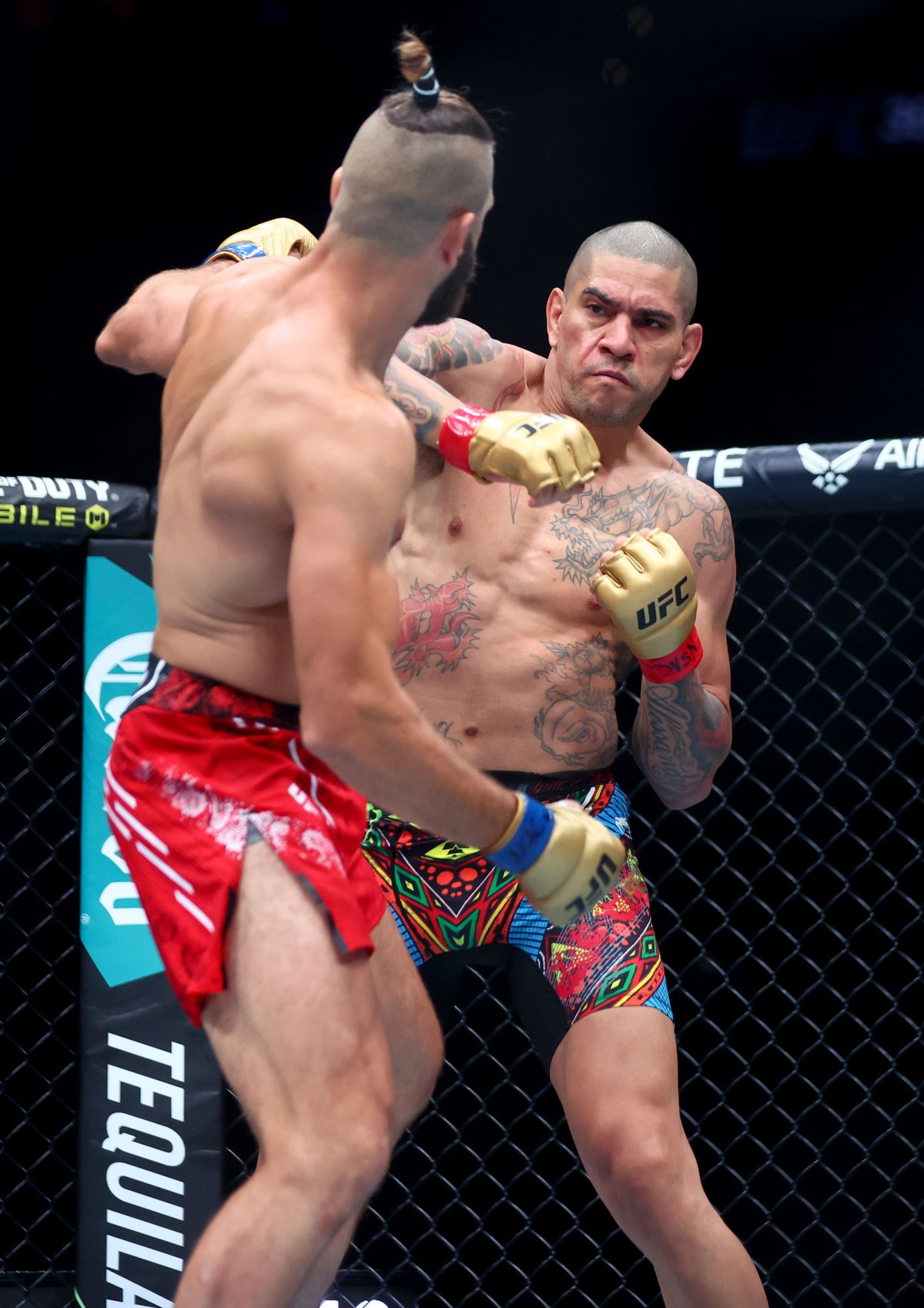Alex Pereira fires a right hand at Jiri Prochazka in the first round of their light heavyweight title fight Saturday at UFC 303 in Las Vegas. Alex Pereira fires a right hand at Jiri Prochazka in the first round of their light heavyweight title fight Saturday at UFC 303 in Las Vegas.
