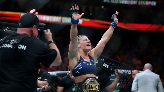 Kayla Harrison submits Julianna Peña to win title, set up super fight with Amanda Nunes. Photo by Vincent Carchietta/Imagn Images