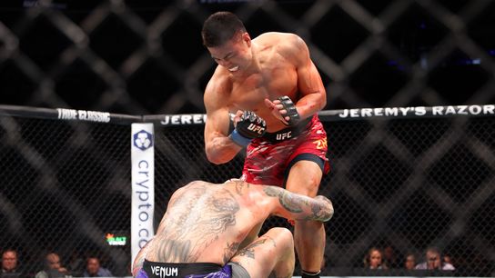 Mingyang Zhang finishes Anthony Smith Saturday in Kansas City.